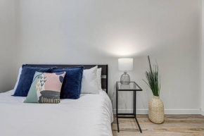 Sunny Getaway in Heart of Montreal